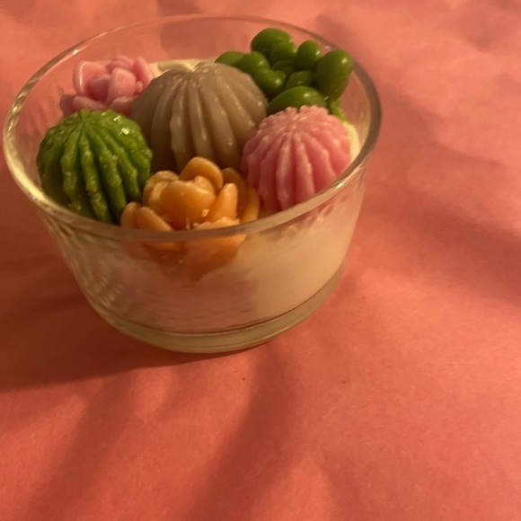 Succulent candle so cute $17 - Picture 2 of 5